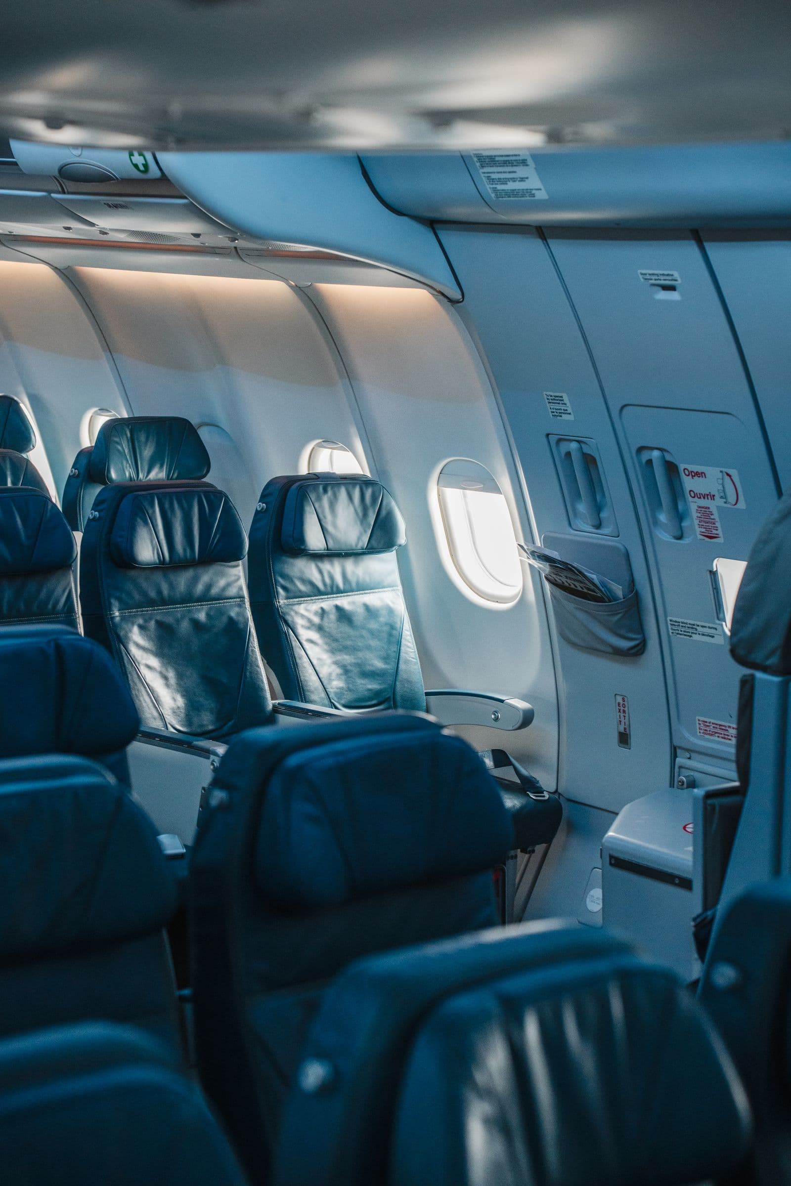 Quiet airplane cabin with spacious leather seats